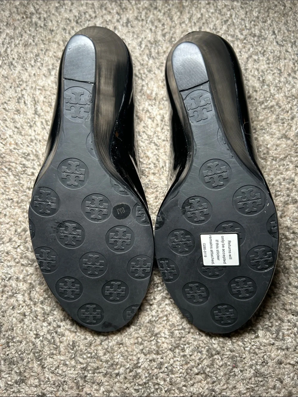 Tory Burch Julianne wedge heels in black patent leather and silver logo emblem
